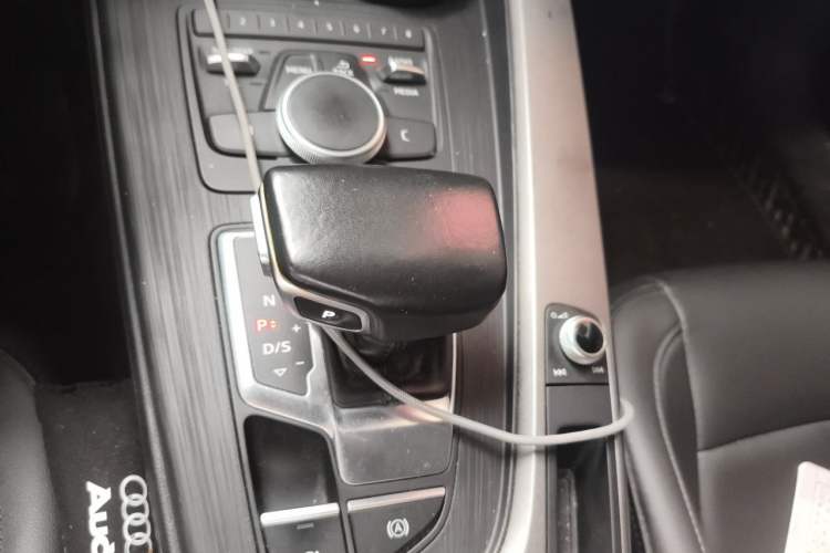Used Audi A4L 2019 40 TFSI Ambition Version China V Gear Lever