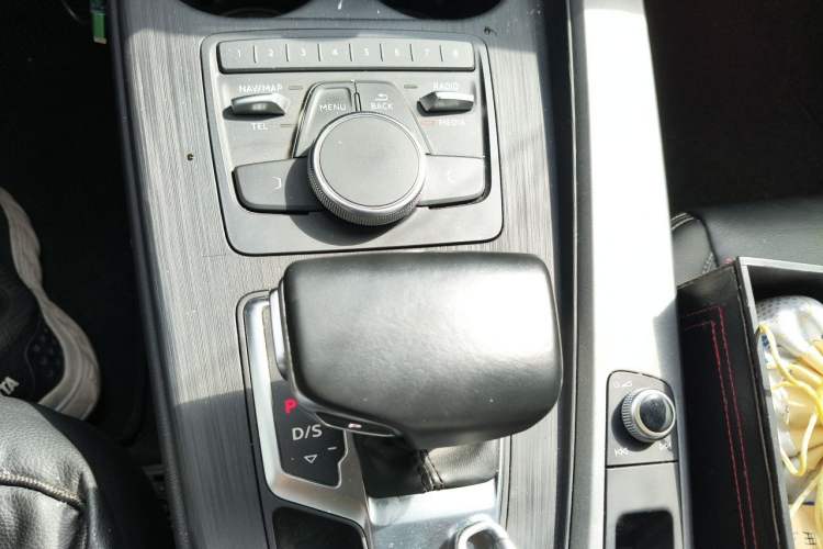 Used Audi A4L 2019 40 TFSI Ambition Version China V Gear Lever