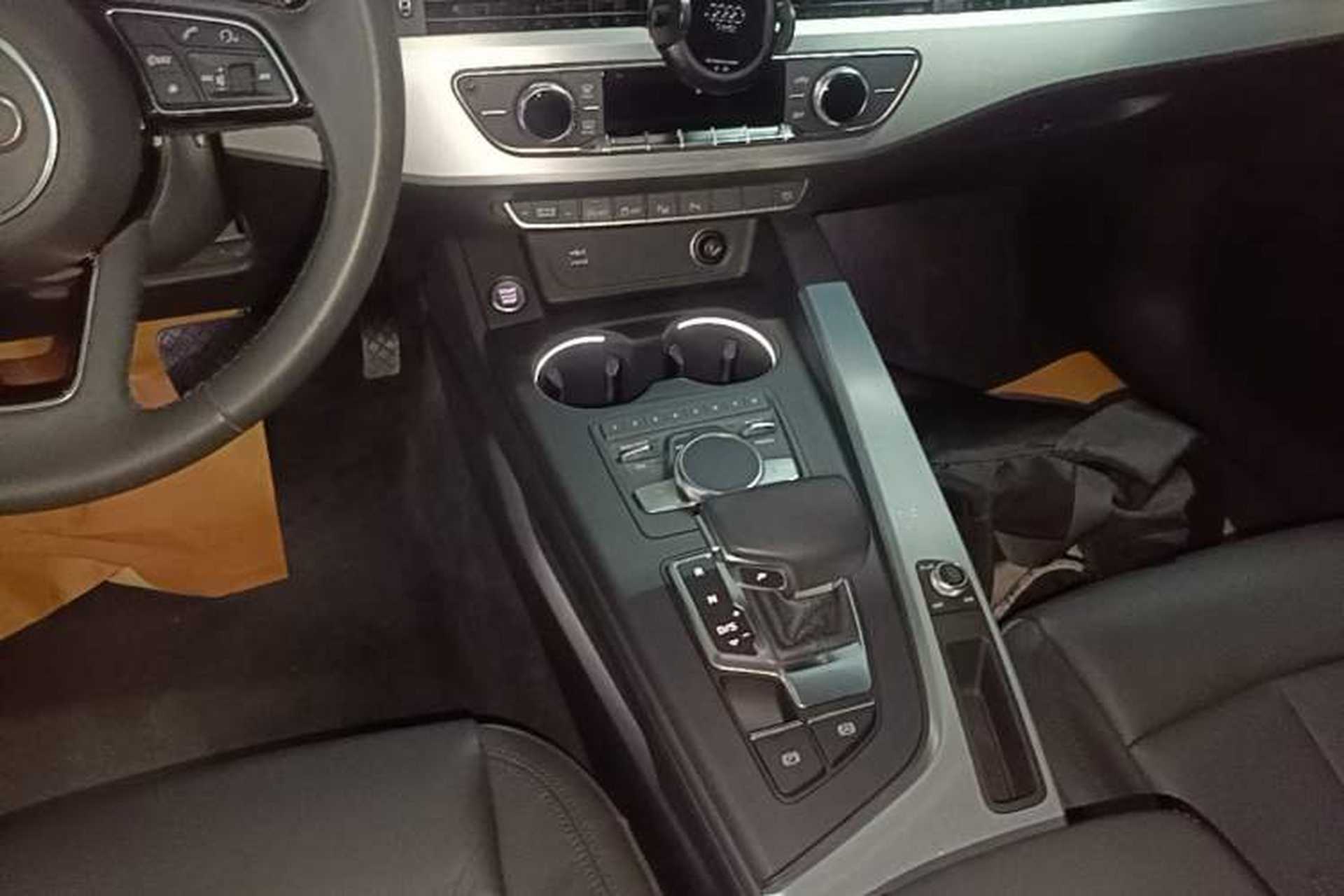 Used Audi A4L 2019 40 TFSI Fashion Edition China VI Emission Standard Gear Lever