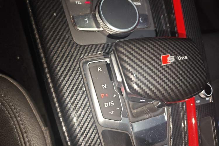 Used Audi A4L 2019 40 TFSI Fashion Edition China VI Emission Standard Gear Lever
