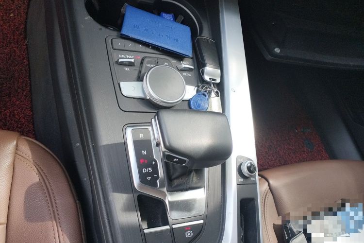 Used Audi A4L 2019 40 TFSI Fashion Edition China VI Emission Standard Gear Lever