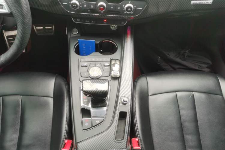 Used Audi A4L 2019 40 TFSI Ambition China VI Gear Lever