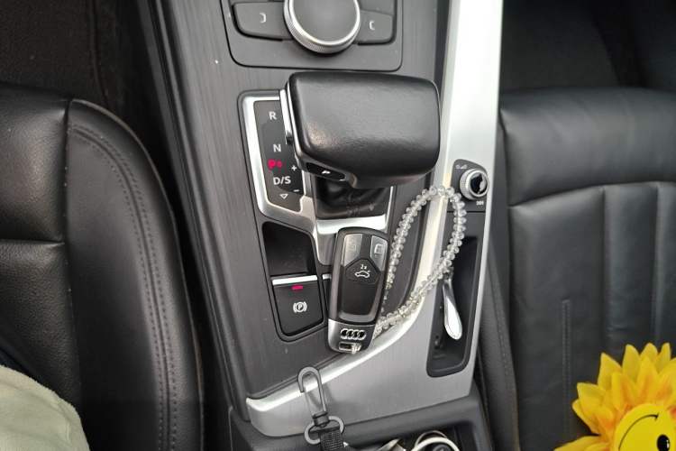 Used Audi A4L 2019 45 TFSI quattro Individual Sport Edition China VI Gear Lever