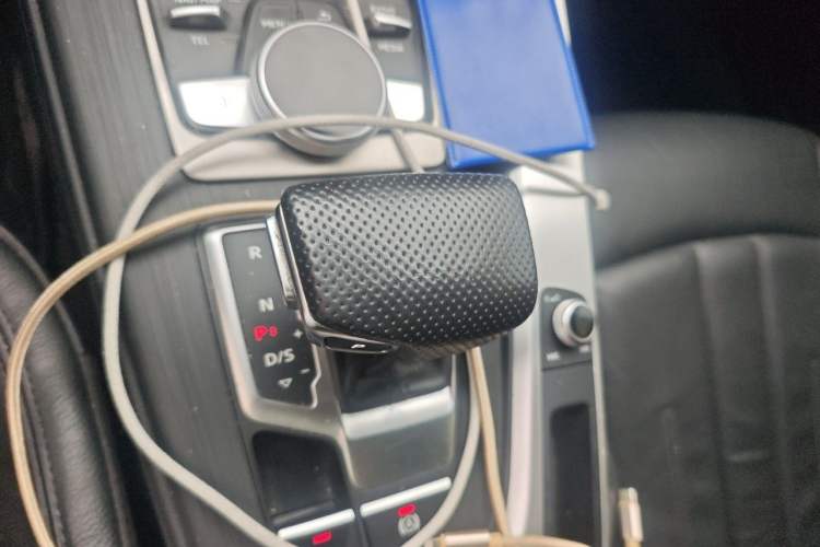 Used Audi A4L 2019 40 TFSI Fashion Version China V Gear Lever