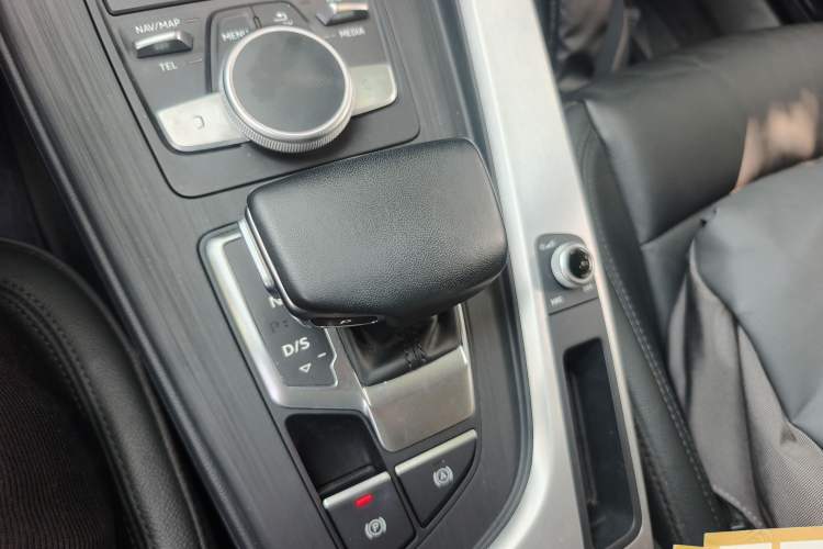 Used Audi A4L 2019 40 TFSI Fashion Version China V Gear Lever