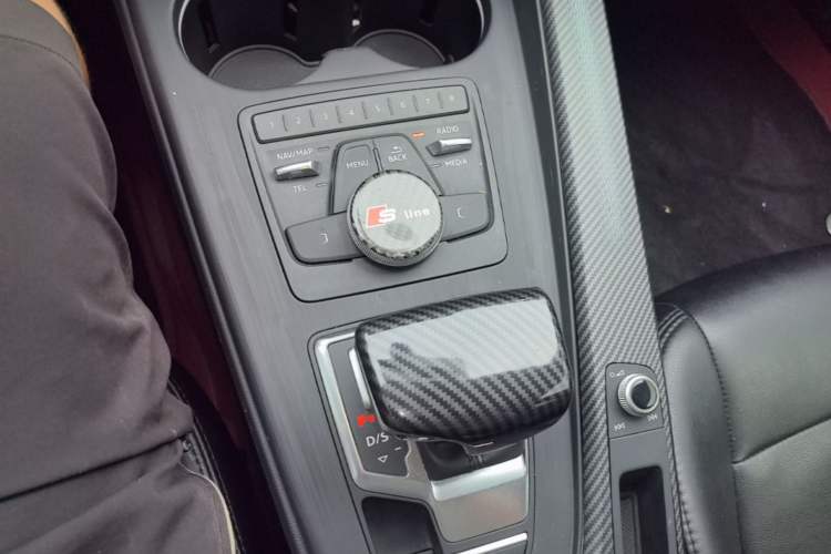 Used Audi A4L 2019 40 TFSI Ambition China VI Gear Lever