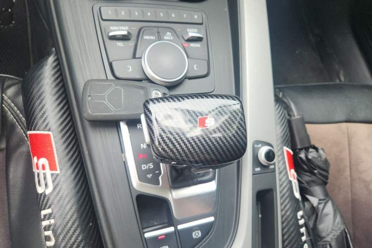 Used Audi A4L 2019 40 TFSI Ambition China VI Gear Lever
