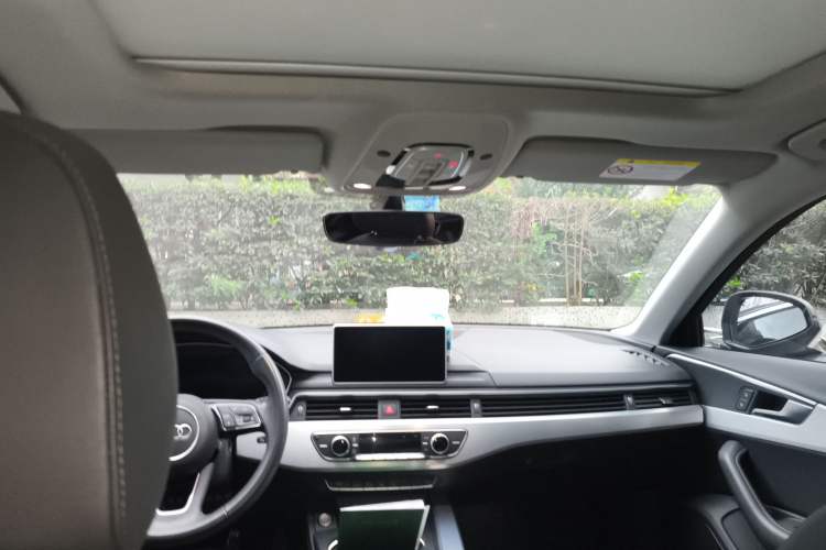 Used Audi A4L 2019 40 TFSI Fashion Edition China VI Emission Standard Headliner