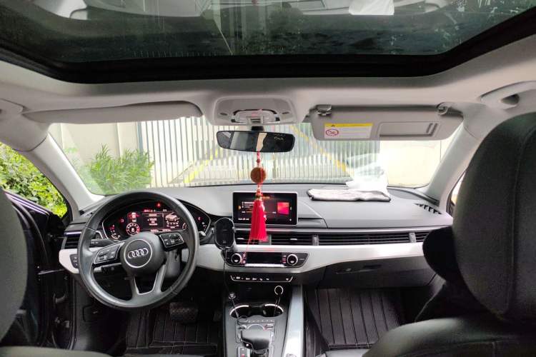 Used Audi A4L 2019 40 TFSI Fashion Edition China VI Emission Standard Headliner
