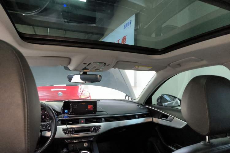 Used Audi A4L 2019 40 TFSI Fashion Edition China VI Emission Standard Headliner