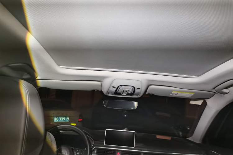 Used Audi A4L 2019 40 TFSI Fashion Edition China VI Emission Standard Headliner
