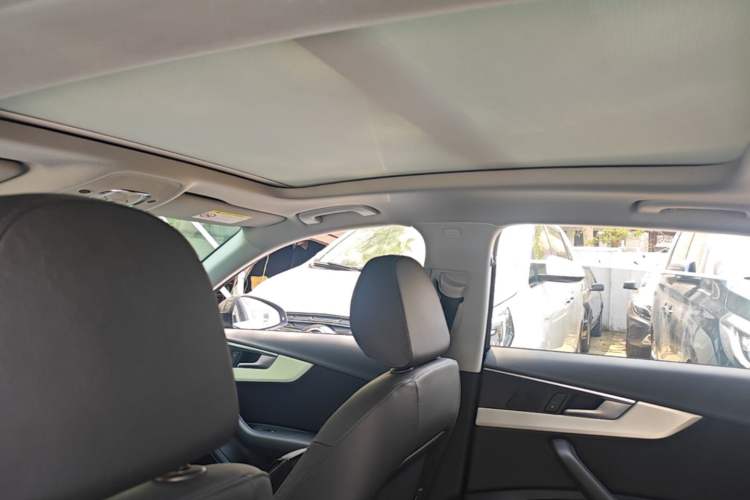 Used Audi A4L 2019 40 TFSI Fashion Edition China VI Emission Standard Headliner