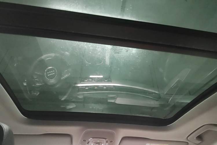 Used Audi A4L 2019 40 TFSI Fashion Edition China VI Emission Standard Headliner