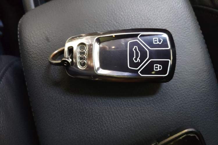 Used Audi A4L 2019 40 TFSI Fashion Edition China VI Emission Standard Interior 1