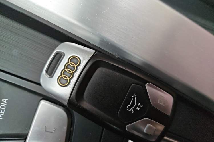 Used Audi A4L 2019 40 TFSI Fashion Edition China VI Emission Standard Interior 1