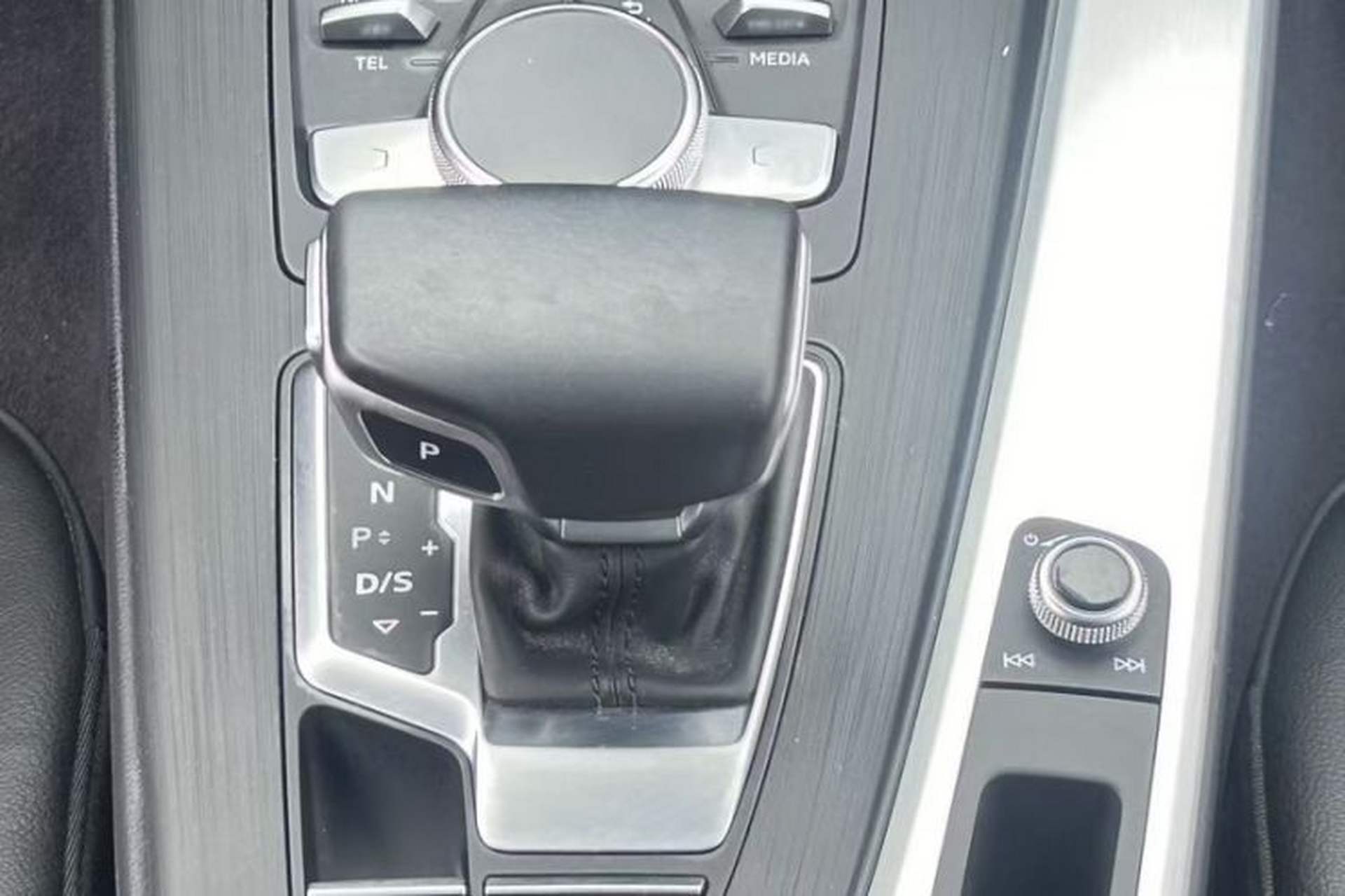 Used Audi A4L 2019 40 TFSI Fashion Edition China VI Emission Standard Interior 13