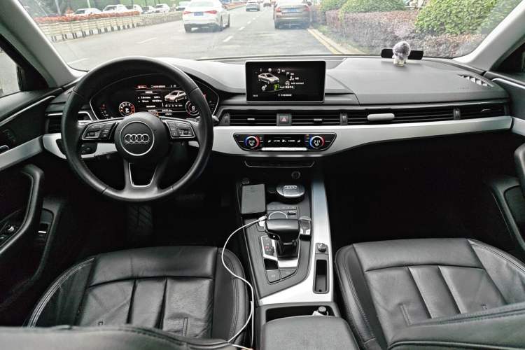 Used Audi A4L 2019 40 TFSI Fashion Edition China VI Emission Standard Interior 2