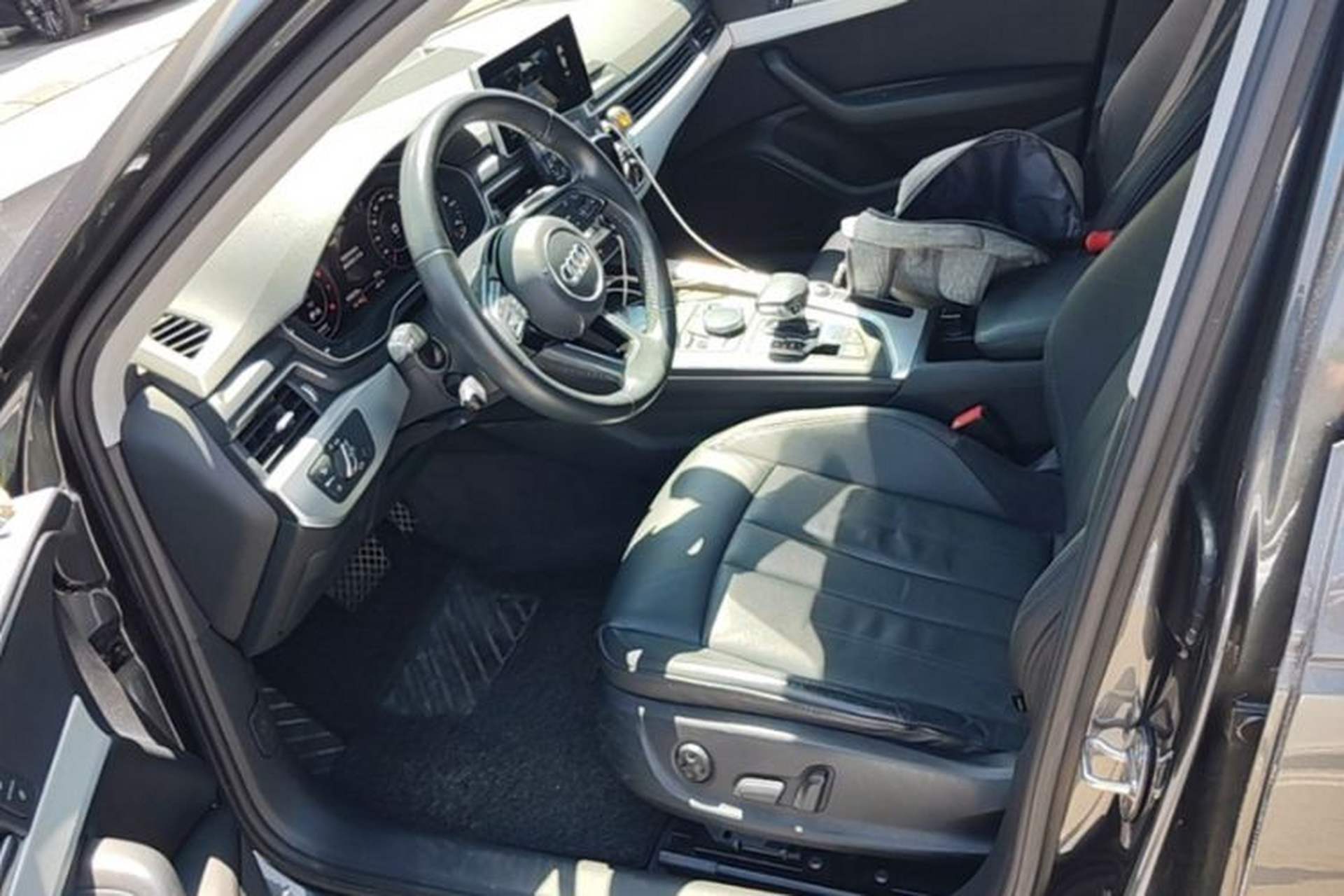 Used Audi A4L 2019 40 TFSI Fashion Edition China VI Emission Standard Interior 3