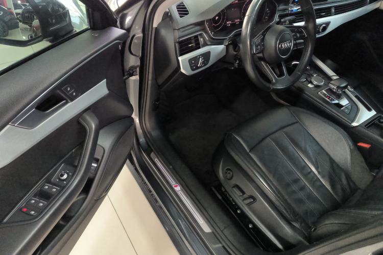 Used Audi A4L 2019 40 TFSI Fashion Edition China VI Emission Standard Interior 3