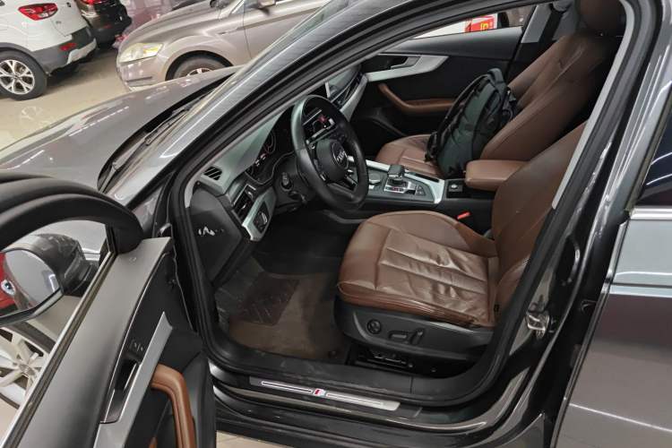 Used Audi A4L 2019 40 TFSI Fashion Edition China VI Emission Standard Interior 3