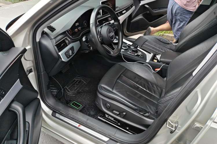 Used Audi A4L 2019 40 TFSI Fashion Edition China VI Emission Standard Interior 3