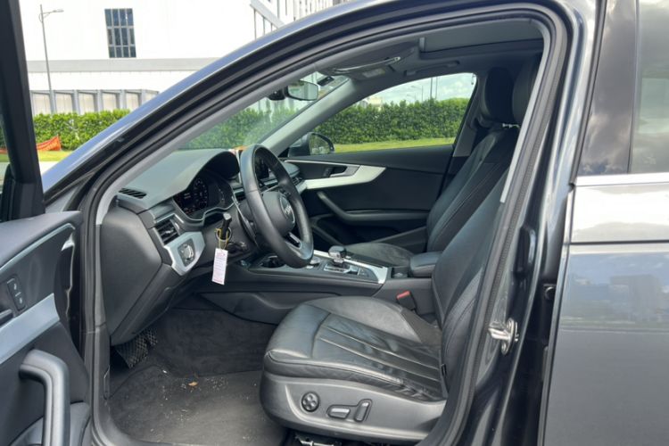 Used Audi A4L 2019 40 TFSI Fashion Edition China VI Emission Standard Interior 4
