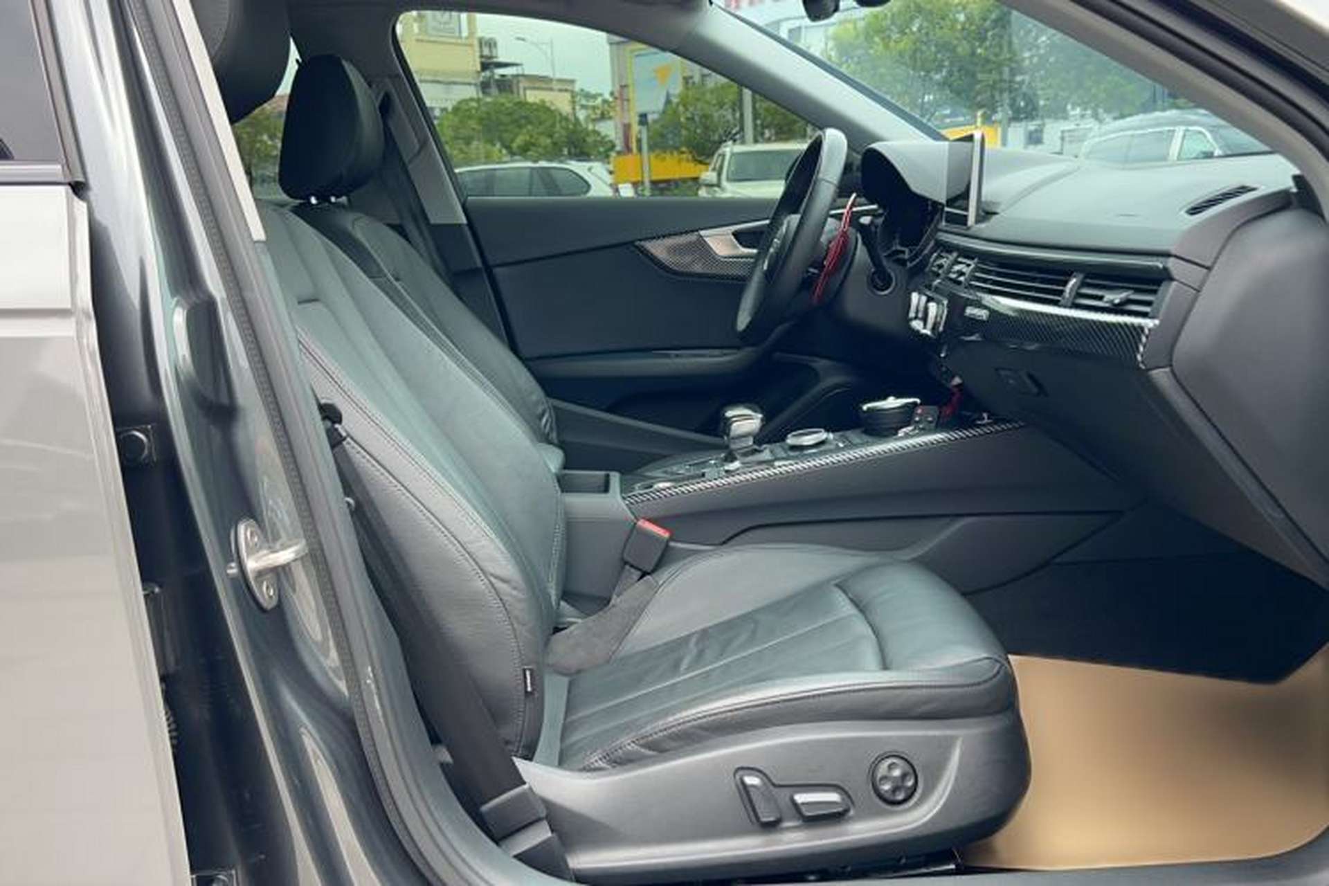 Used Audi A4L 2019 40 TFSI Fashion Edition China VI Emission Standard Interior 5