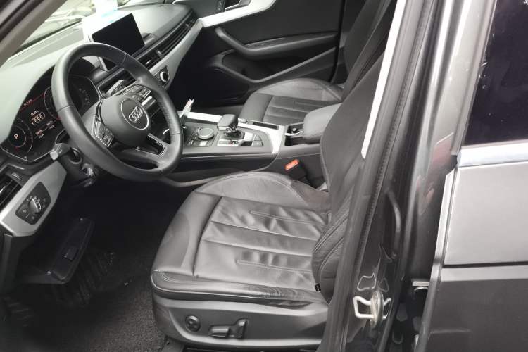 Used Audi A4L 2019 40 TFSI Fashion Edition China VI Emission Standard Left Front Seat