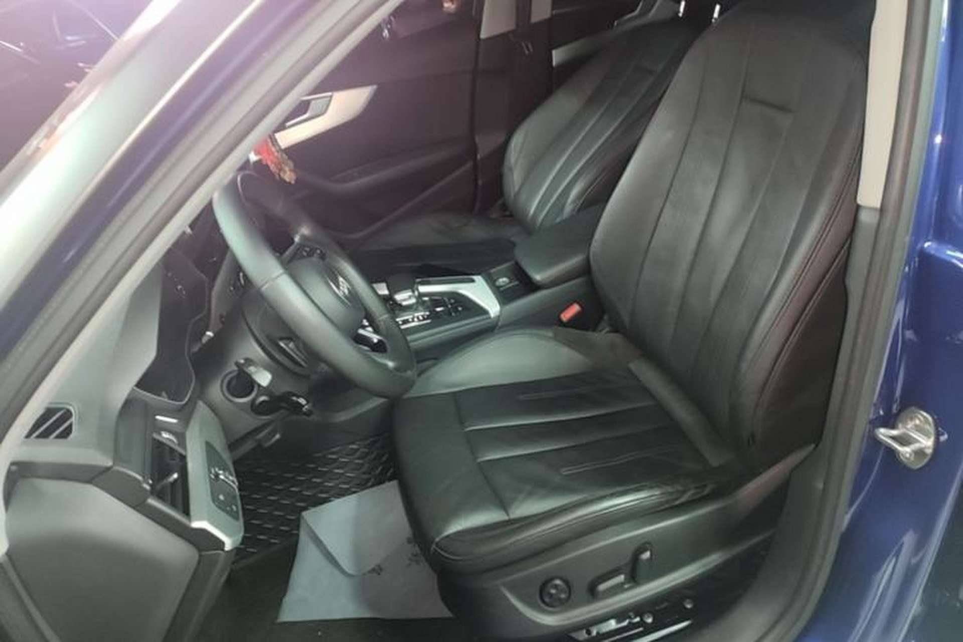 Used Audi A4L 2019 40 TFSI Fashion Edition China VI Emission Standard Left Front Seat