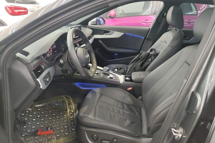 Used Audi A4L 2019 40 TFSI Fashion Edition China VI Emission Standard Left Front Seat