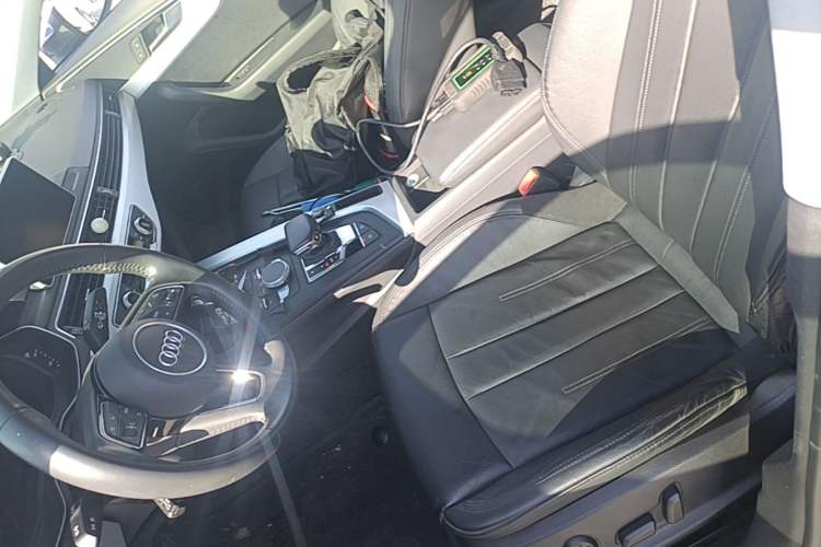 Used Audi A4L 2019 40 TFSI Fashion Edition China VI Emission Standard Left Front Seat