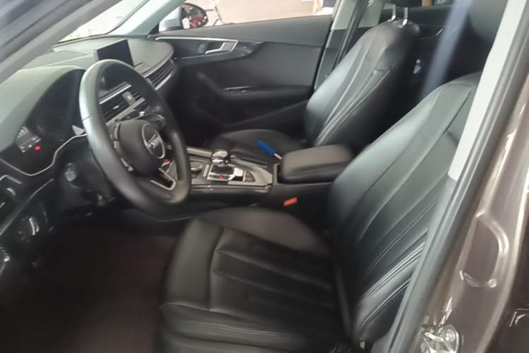 Used Audi A4L 2019 40 TFSI Ambition China VI Left Front Seat