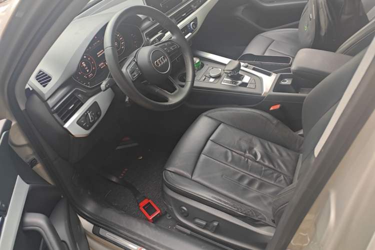 Used Audi A4L 2019 40 TFSI Fashion Edition China VI Emission Standard Left Front Seat
