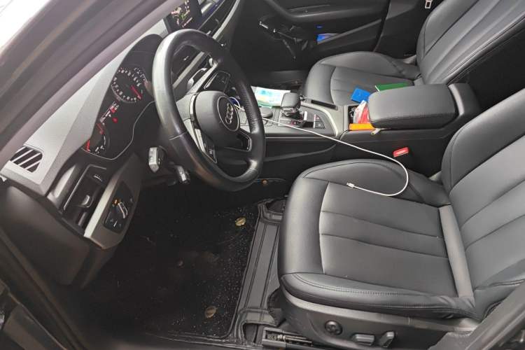 Used Audi A4L 2019 40 TFSI Ambition China VI Left Front Seat