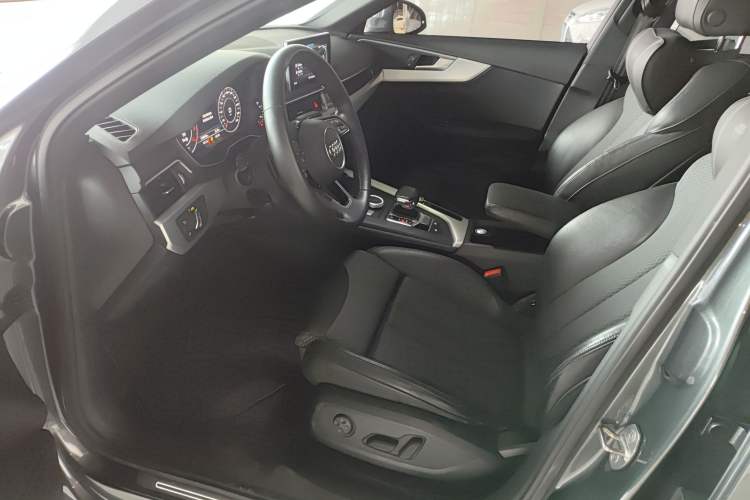 Used Audi A4L 2019 40 TFSI Sporty Version China VI Left Front Seat