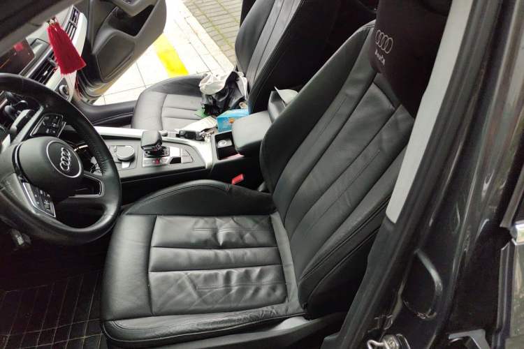 Used Audi A4L 2019 40 TFSI Fashion Edition China VI Emission Standard Left Front Seat