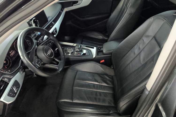 Used Audi A4L 2019 40 TFSI Fashion Edition China VI Emission Standard Left Front Seat