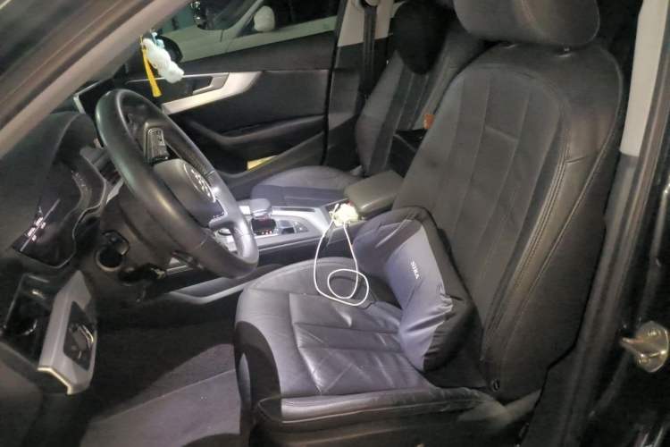 Used Audi A4L 2019 40 TFSI Fashion Edition China VI Emission Standard Left Front Seat