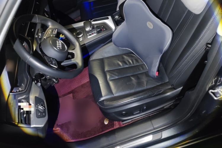 Used Audi A4L 2019 40 TFSI Fashion Edition China VI Emission Standard Left Front Seat