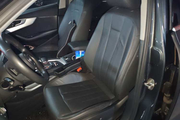 Used Audi A4L 2019 40 TFSI Fashion Edition China VI Emission Standard Left Front Seat