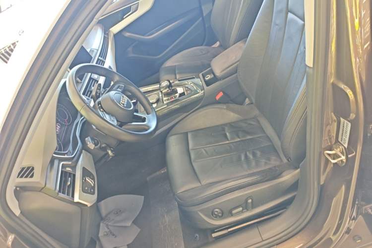 Used Audi A4L 2019 40 TFSI Fashion Edition China VI Emission Standard Left Front Seat