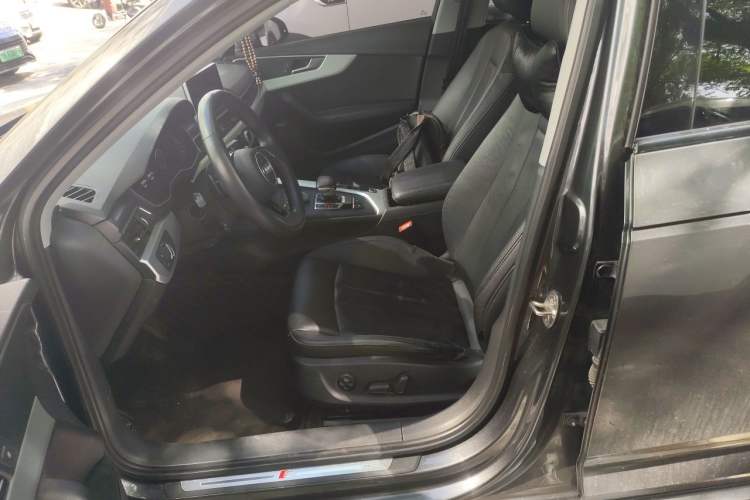 Used Audi A4L 2019 40 TFSI Fashion Edition China VI Emission Standard Left Front Seat