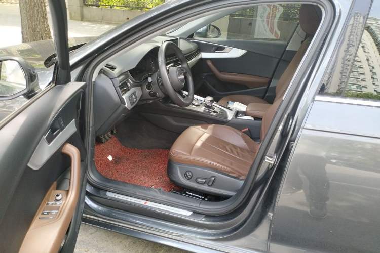 Used Audi A4L 2019 40 TFSI Fashion Edition China VI Emission Standard Left Front Seat