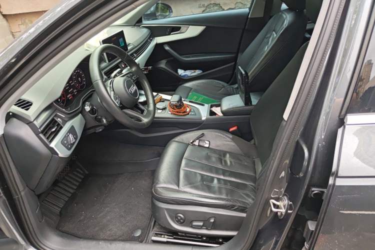 Used Audi A4L 2019 40 TFSI Fashion Edition China VI Emission Standard Left Front Seat