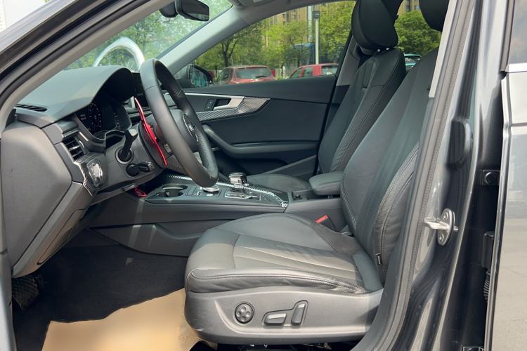 Used Audi A4L 2019 40 TFSI Fashion Edition China VI Emission Standard Left Front Seat