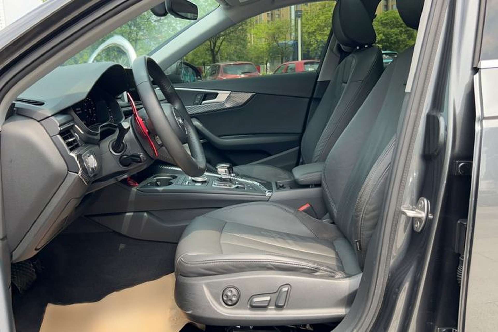 Used Audi A4L 2019 40 TFSI Fashion Edition China VI Emission Standard Left Front Seat