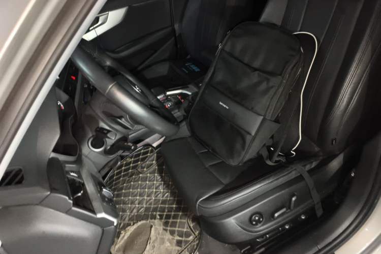 Used Audi A4L 2019 40 TFSI Fashion Edition China VI Emission Standard Left Front Seat