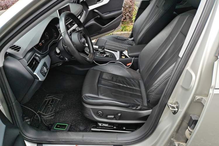 Used Audi A4L 2019 40 TFSI Fashion Edition China VI Emission Standard Left Front Seat