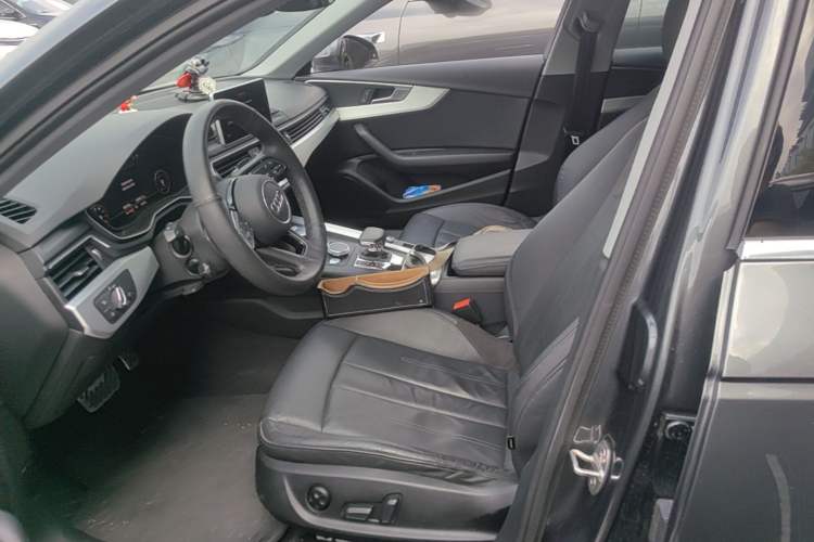 Used Audi A4L 2019 40 TFSI Fashion Edition China VI Emission Standard Left Front Seat