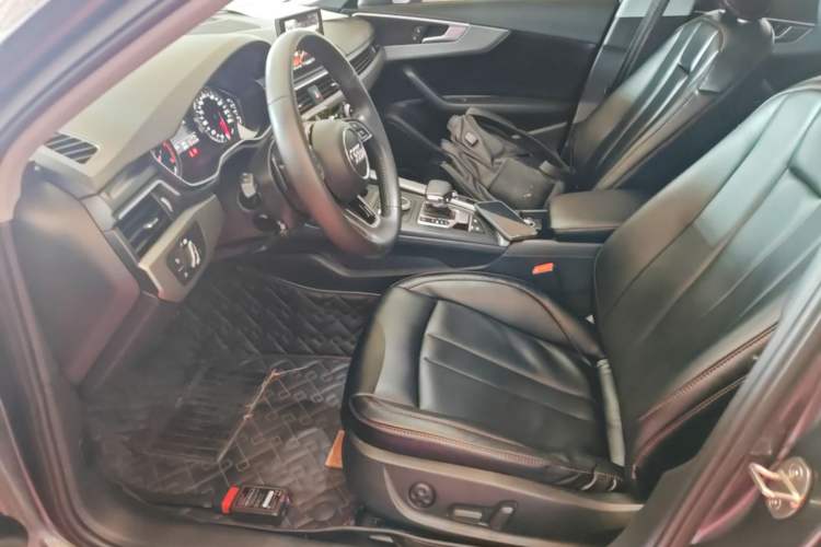 Used Audi A4L 2019 40 TFSI Ambition China VI Left Front Seat